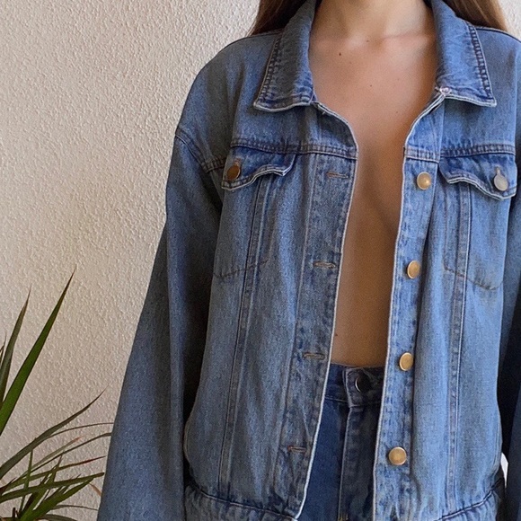 ๐ฟ VIBRANT OVER SIZED DENIM JACKET ๐ฟ - Picture 1 of 4